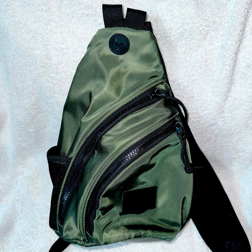 NWOT DUCHAMP Sling Green Backpack Crossbody Bag Water Resistant Zippered 13.5"